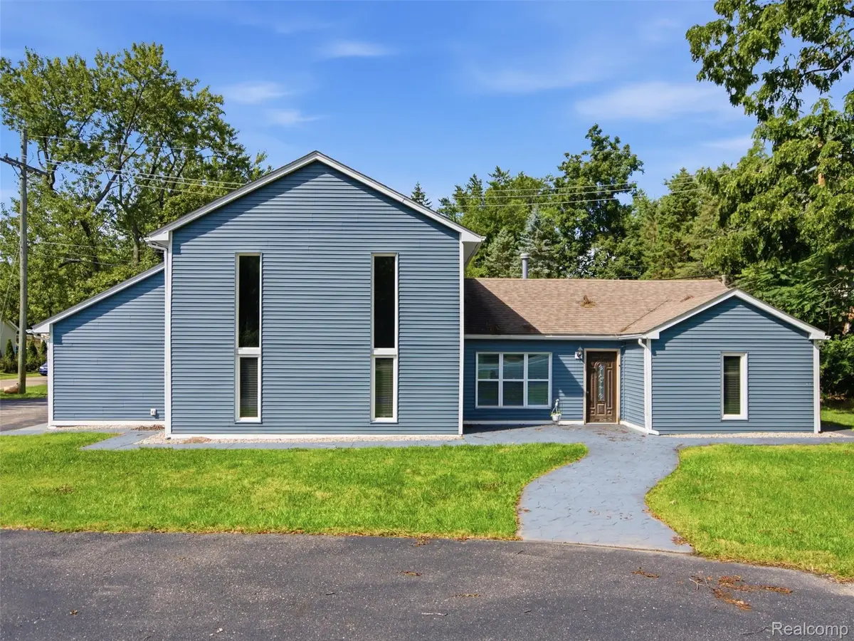 3700 Green Lake Road, West Bloomfield, MI 48324 - #1