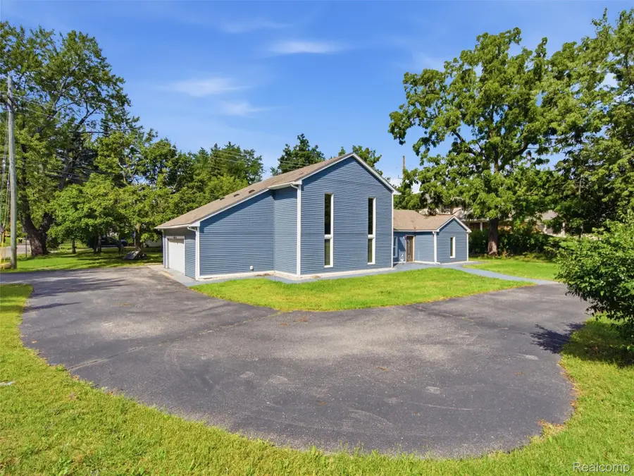 3700 Green Lake Road, West Bloomfield, MI 48324 - #2