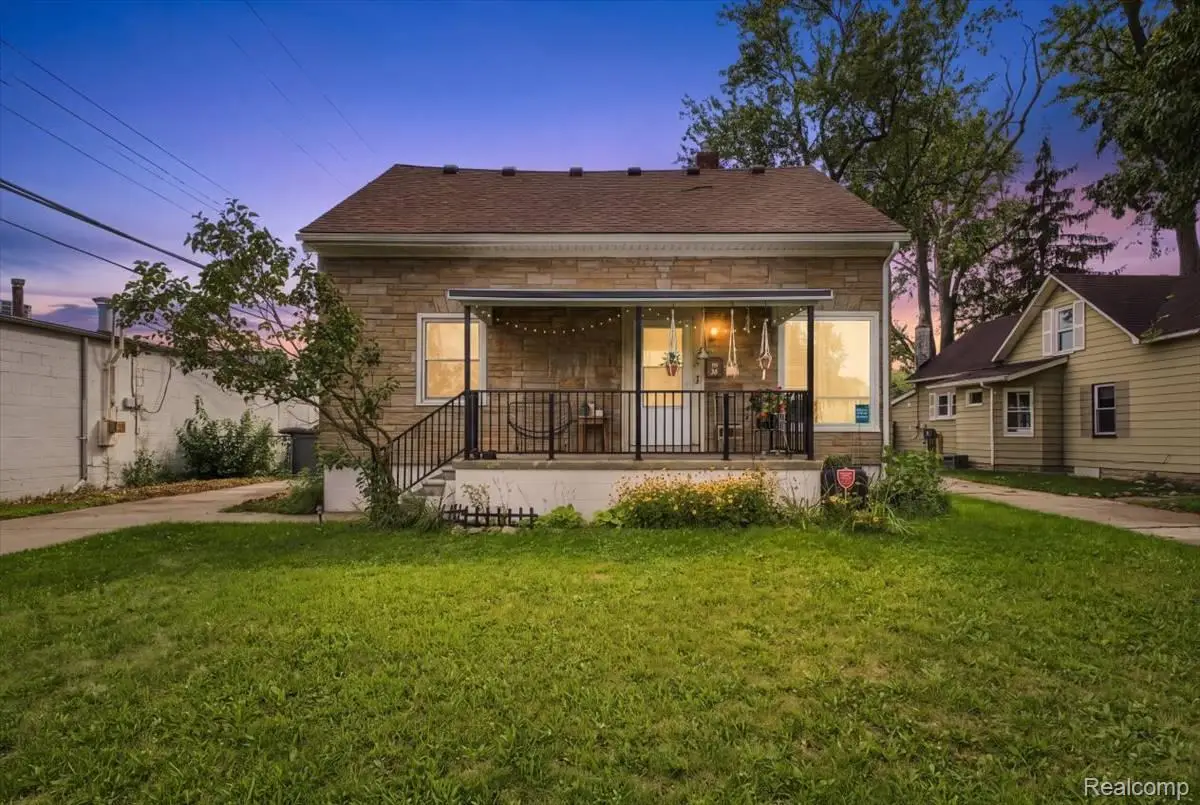 31 W Granet Avenue, Hazel Park, MI 48030 - #1