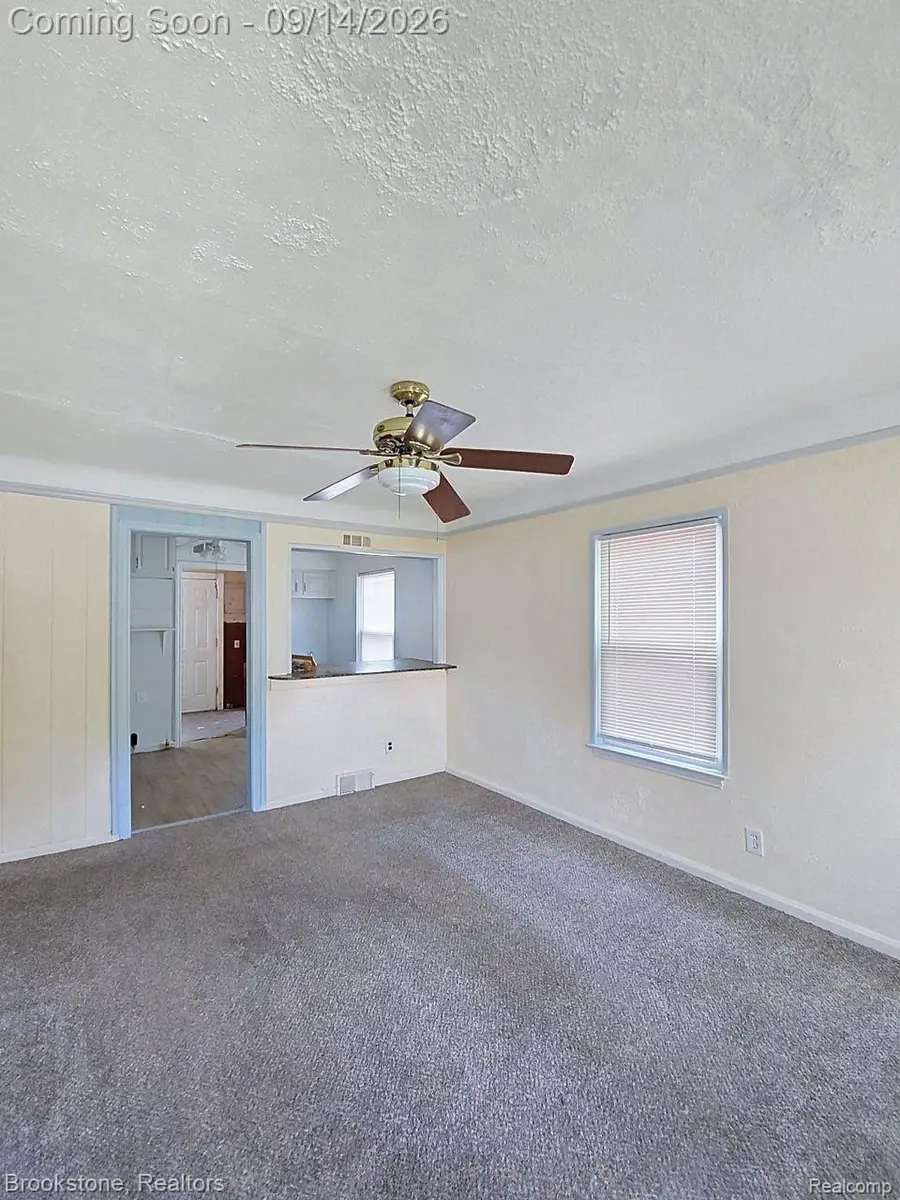 26165 Powers Avenue, Dearborn Heights, MI 48125 - #2