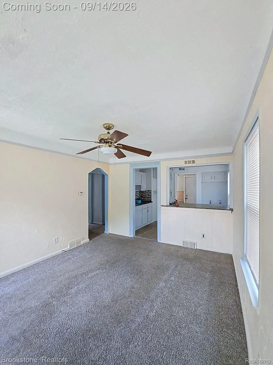 26165 Powers Avenue, Dearborn Heights, MI 48125 - #3