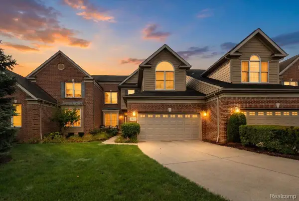 44665 N Broadmoor Circle N #137, Northville, MI 48168