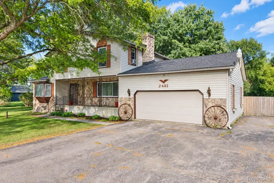 2481 S Genesee Road, Burton, MI 48519 - #2