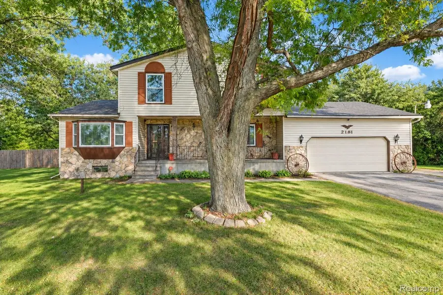 2481 S Genesee Road, Burton, MI 48519 - #3