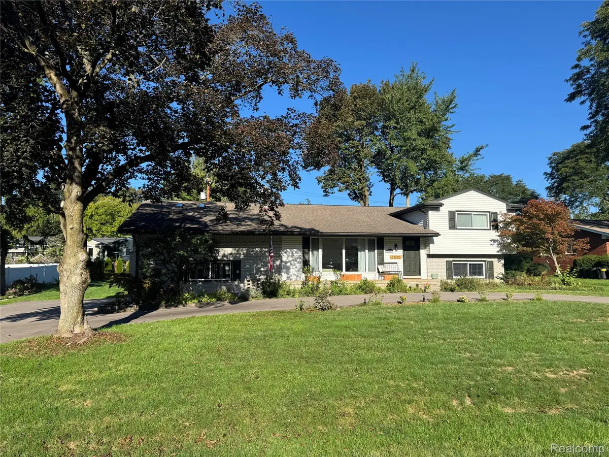 6820 White Pine Drive, Bloomfield, MI 48301 - #1