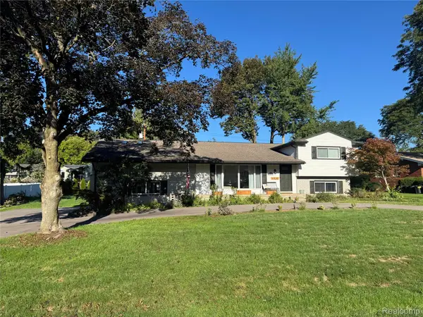 6820 White Pine Drive, BloomfieldHills, MI 48301