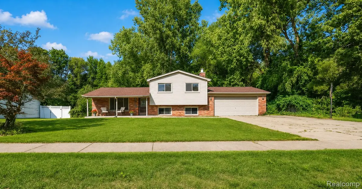 2877 Burgess Hill Drive, Waterford, MI 48329 - #1