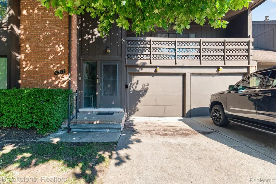 37128 Clubhouse Drive #37, Sterling Heights, MI 48312 - #3