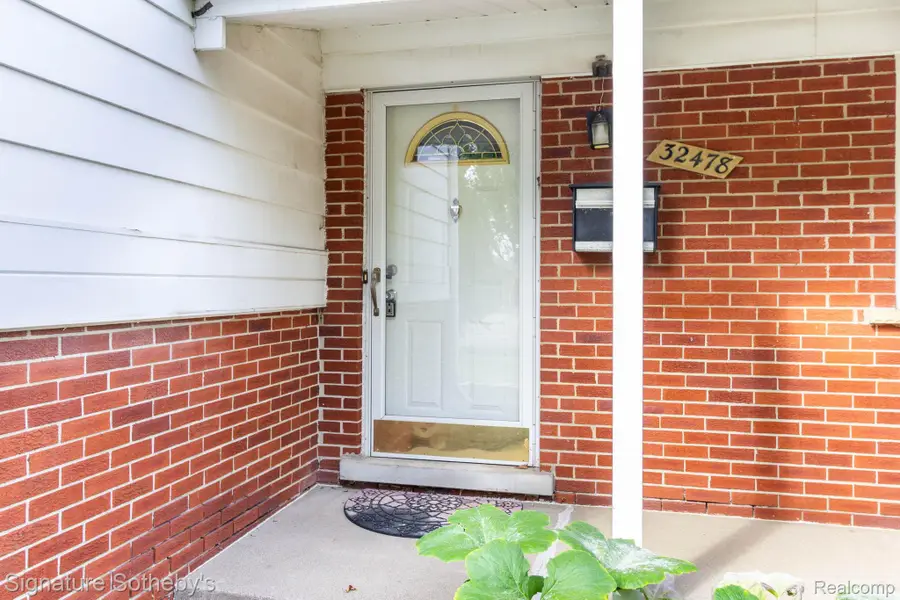 32478 Washington Street, Livonia, MI 48150 - #3