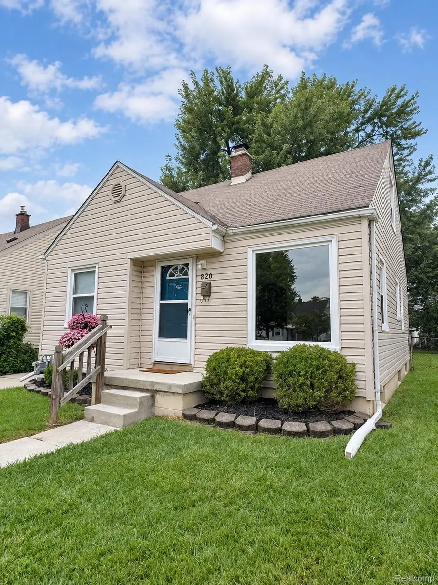 820 Cloverlawn Boulevard, Lincoln Park, MI 48146 - #2