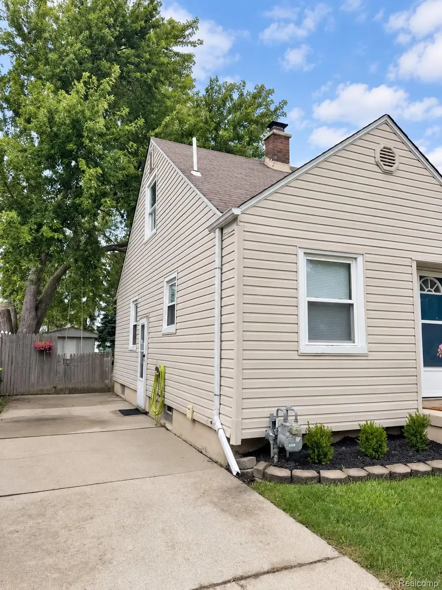 820 Cloverlawn Boulevard, Lincoln Park, MI 48146 - #3