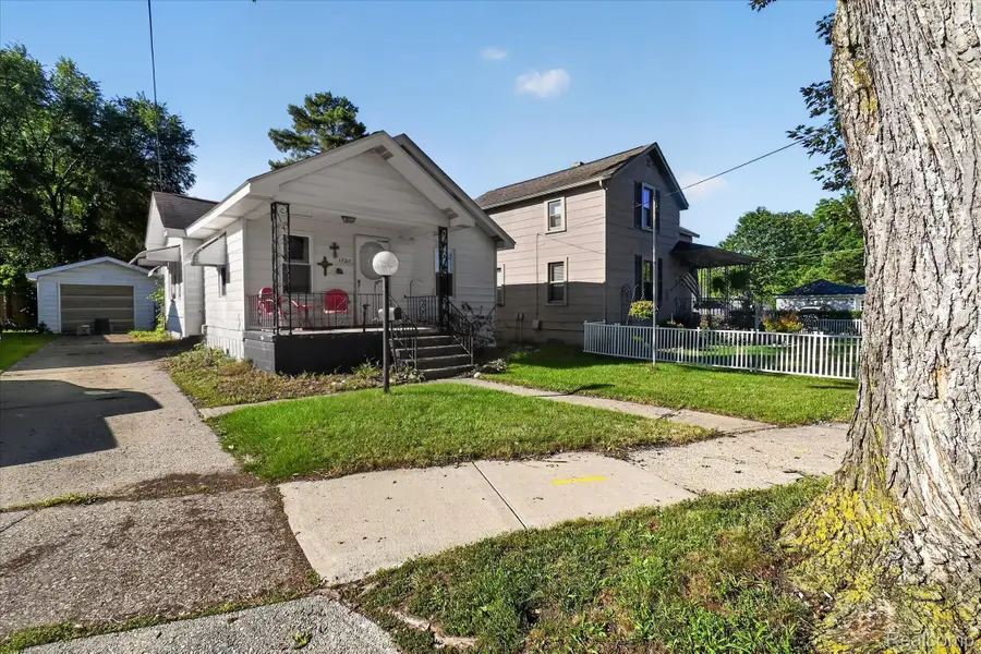 1737 Kollen Street, Saginaw, MI 48602 - #2