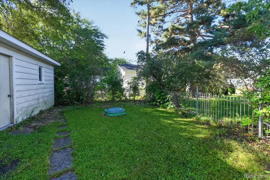 1737 Kollen Street, Saginaw, MI 48602 - #3
