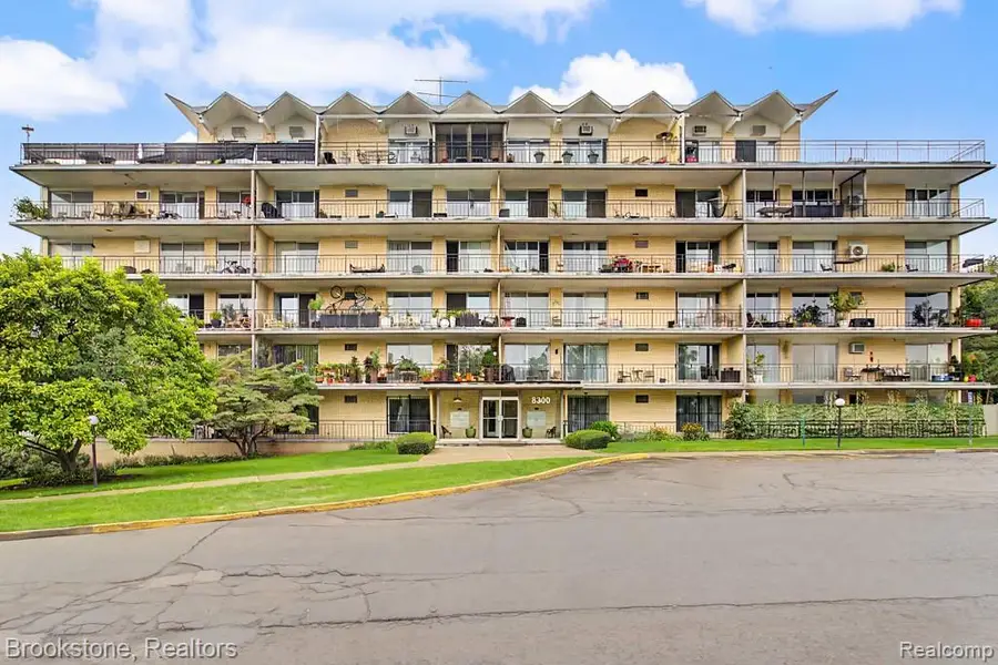 8300 E Jefferson Avenue #308, Detroit, MI 48209 - #2