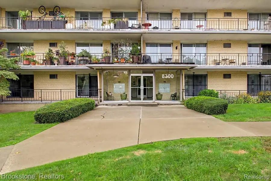 8300 E Jefferson Avenue #308, Detroit, MI 48209 - #3