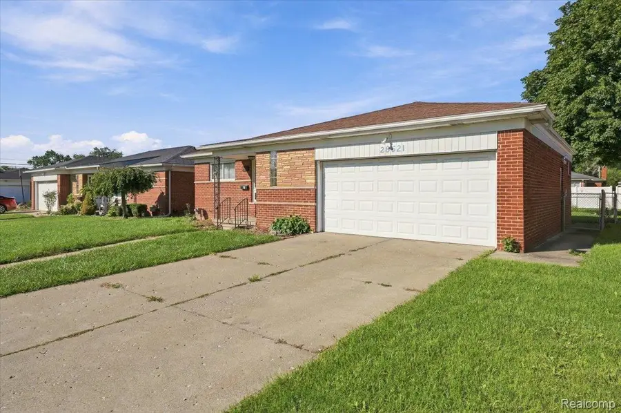 28621 Gilbert Drive, Warren, MI 48093 - #3