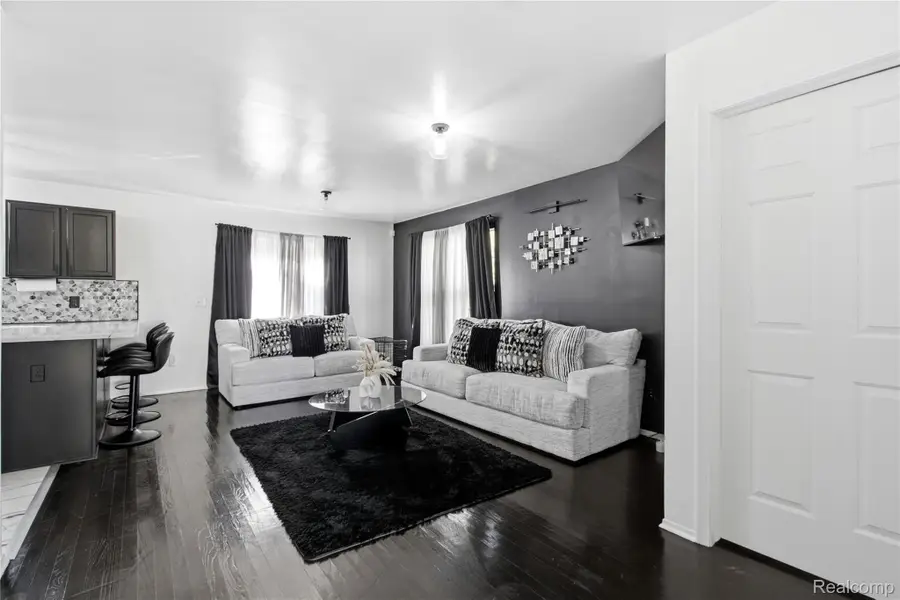 241 Tucker Street, Pontiac, MI 48341 - #2