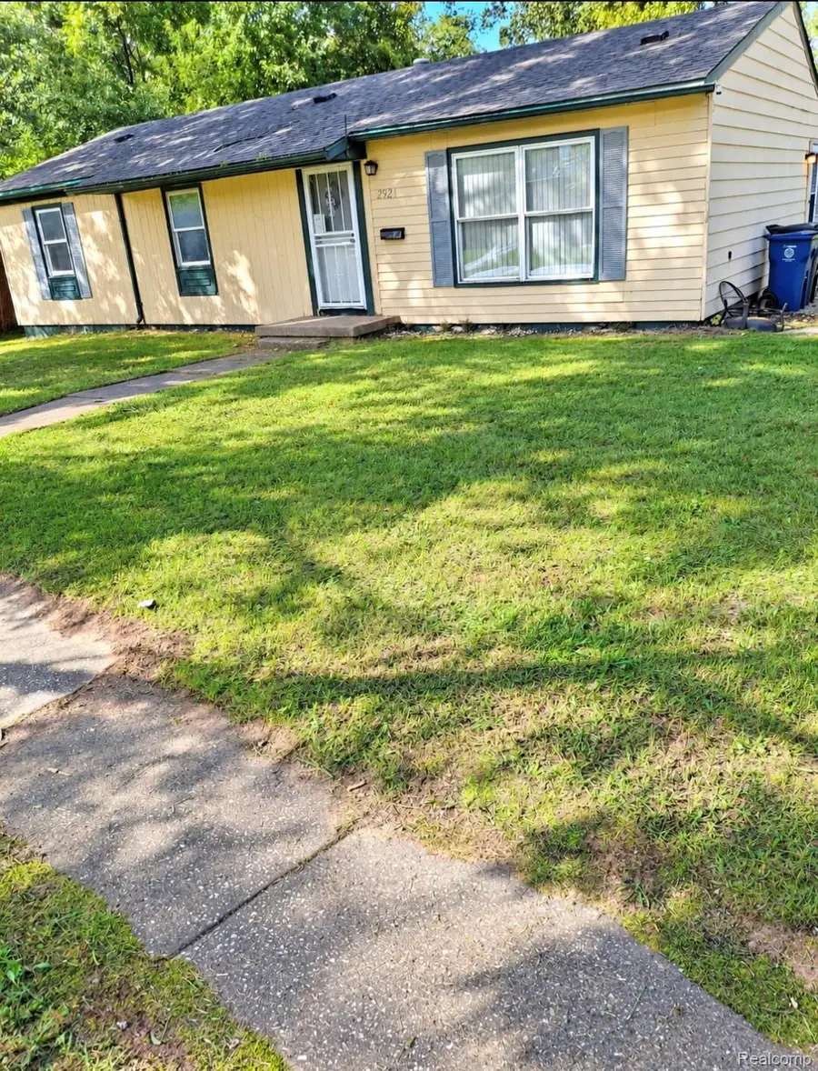2921 E Pierson Road, Flint, MI 48506 - #2