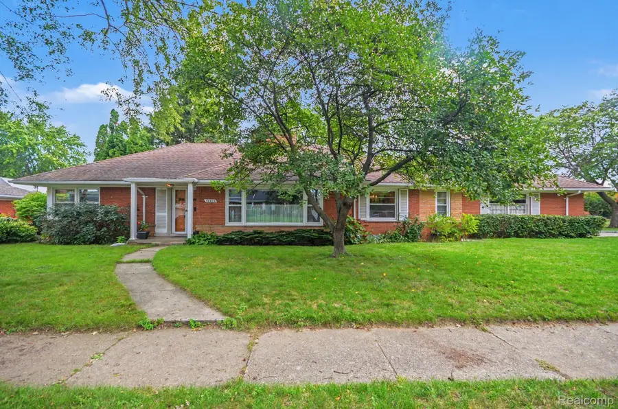 19925 E William Court, Grosse Pointe Woods, MI 48236 - #2