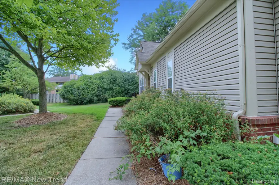 38222 Saratoga Circle, Farmington Hills, MI 48331 - #3