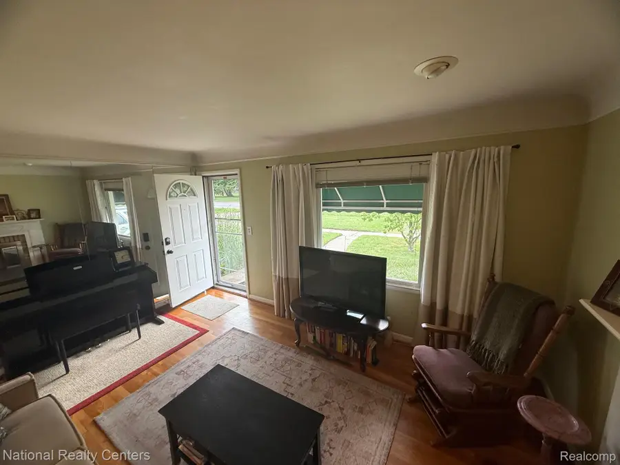 9920 Farmington Road, Livonia, MI 48150 - #3