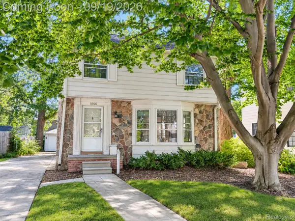 1046 Oakridge Avenue, RoyalOak, MI 48067