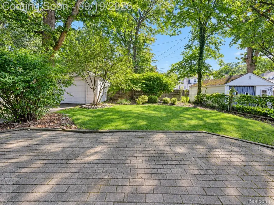 1046 Oakridge Avenue, Royal Oak, MI 48067 - #2