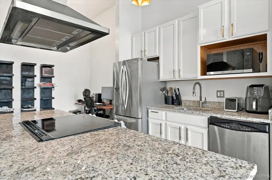 6533 E Jefferson Avenue #601T, Detroit, MI 48207 - #3