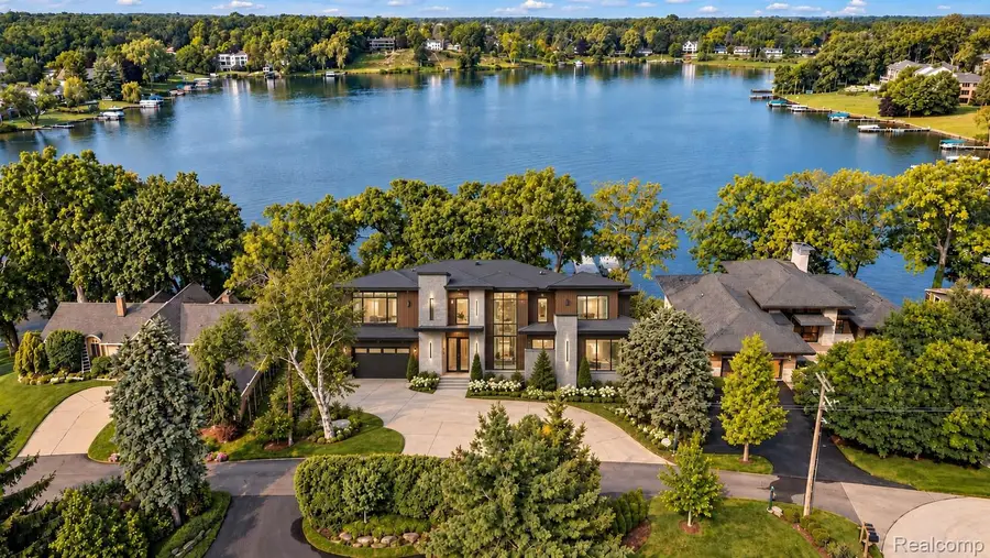 01879 Long Pointe Drive, Bloomfield, MI 48302 - #2