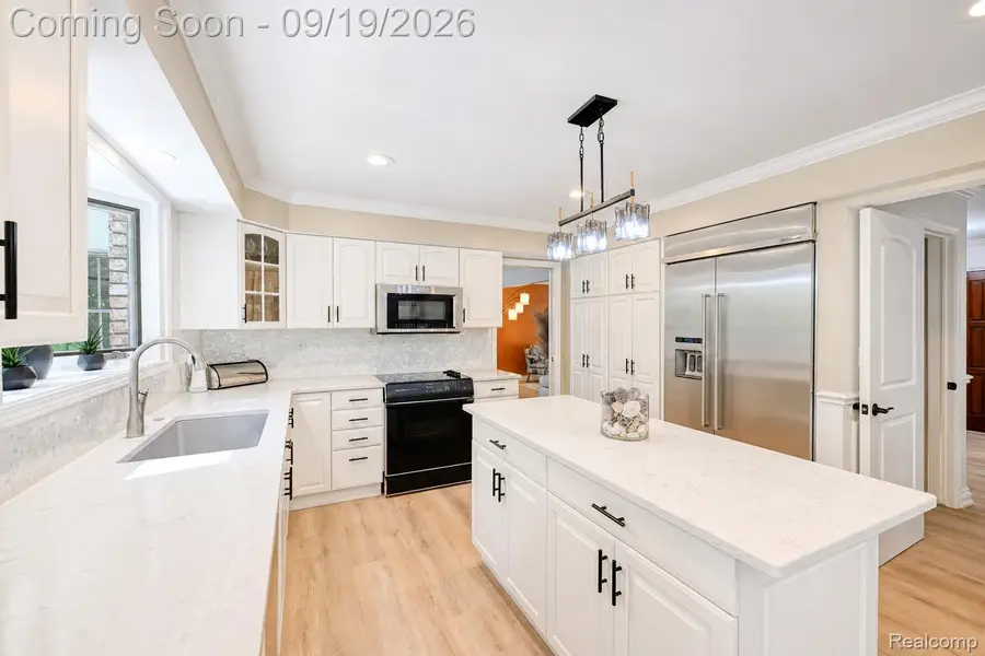 21253 Woodhill Drive, Farmington Hills, MI 48167 - #2