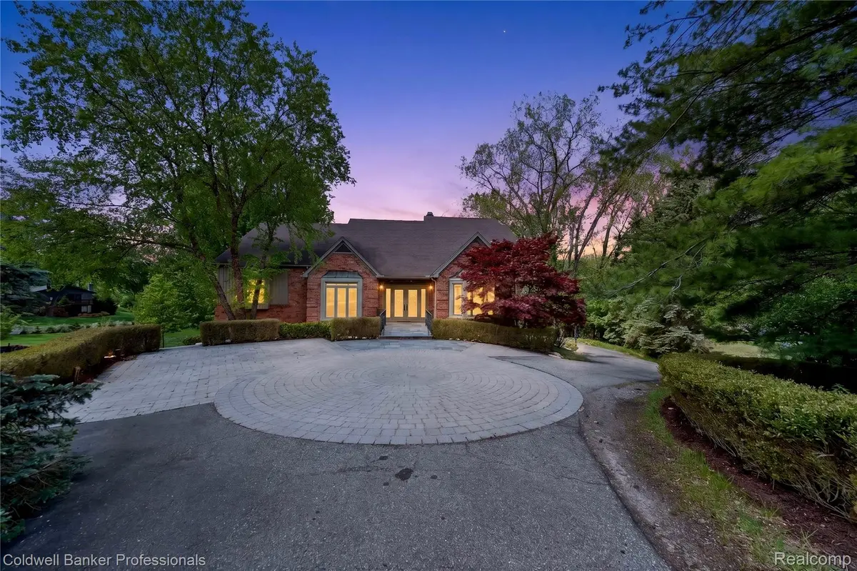 2076 Shore Hill Court, West Bloomfield, MI 48323 - #1
