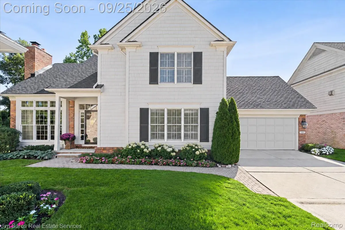 936 Lochmoor Place, Grosse Pointe Woods, MI 48236 - #1