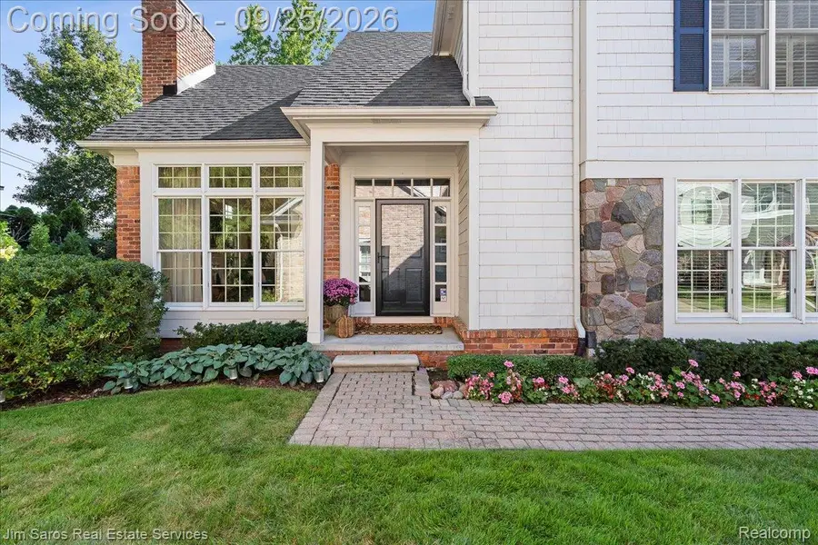 936 Lochmoor Place, Grosse Pointe Woods, MI 48236 - #2