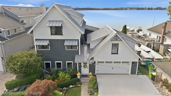 1310 E Lake Drive, Novi, MI 48377