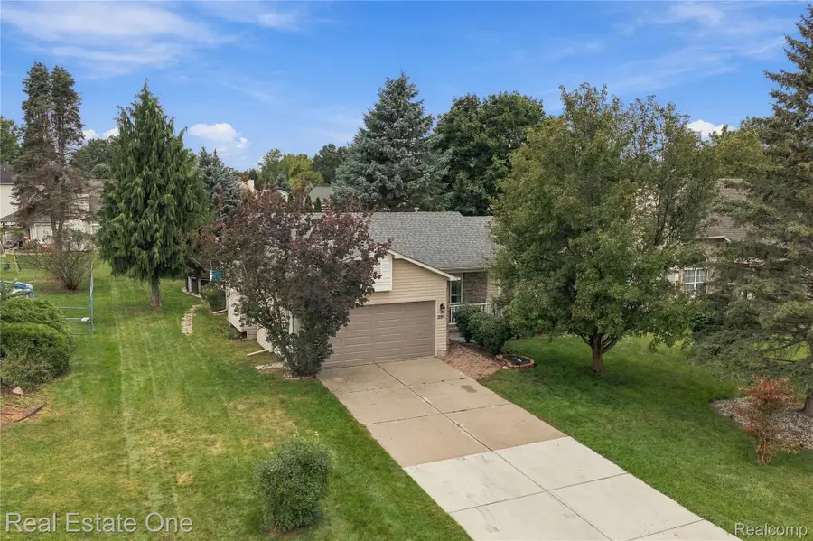 290 Hyatt Lane, Linden, MI 48451 - #2
