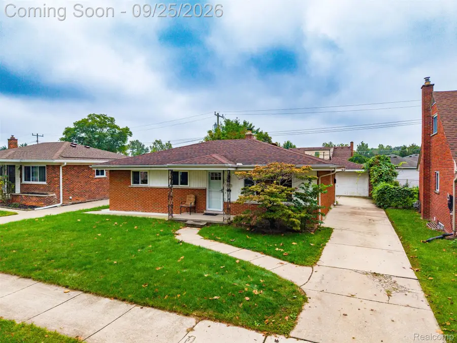 20811 Crestmont Lane, Dearborn Heights, MI 48127 - #3