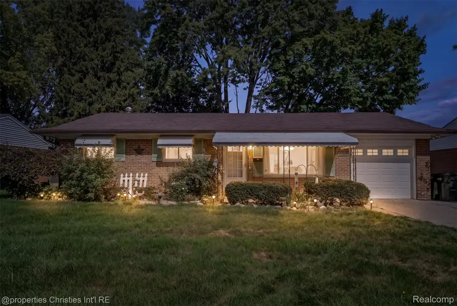 11283 Plumridge Boulevard, Sterling Heights, MI 48313 - #2