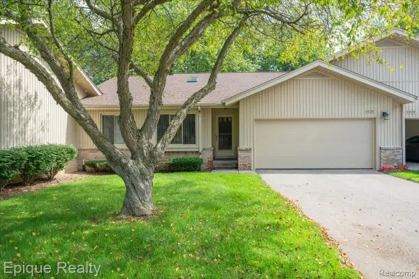 1925 Country Lane, LakeOrion, MI 48360