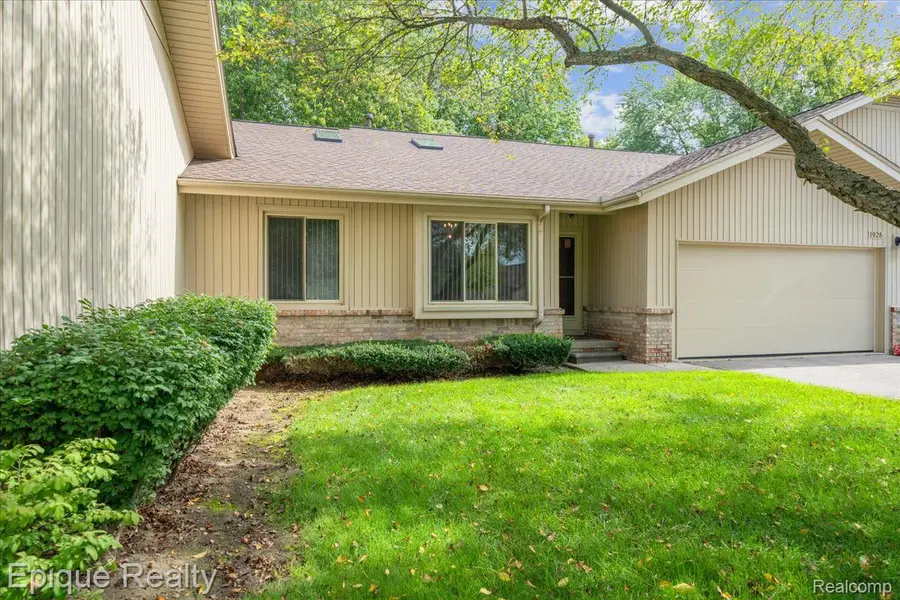 1925 Country Lane, Orion, MI 48360 - #2