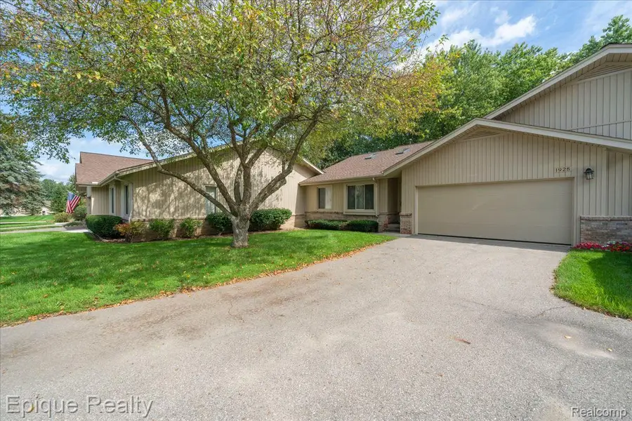1925 Country Lane, Orion, MI 48360 - #3