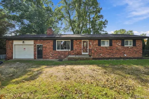 7249 2nd Street, WestBloomfield, MI 48324