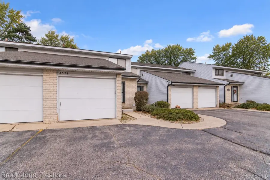 3574 W. Walton W. Walton Boulevard N #2, Waterford, MI 48329 - #2