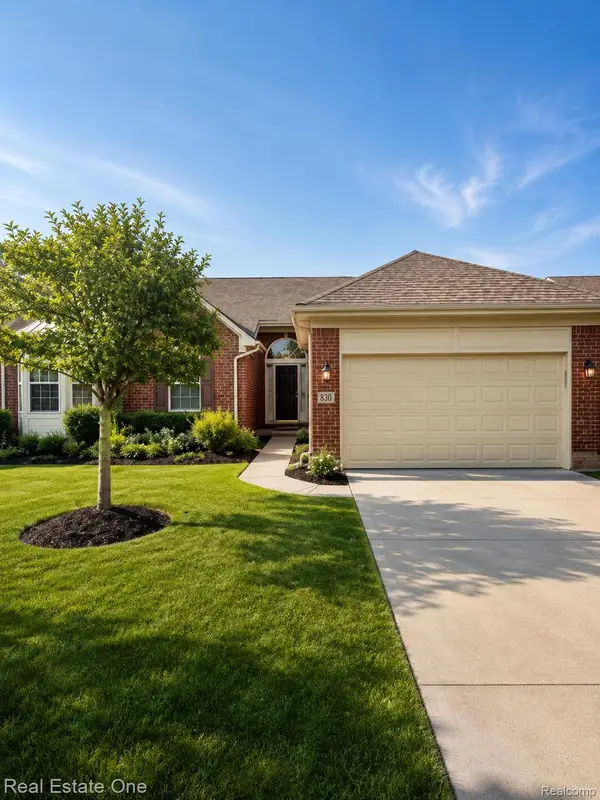 830 Woodhaven, WalledLake, MI 48390