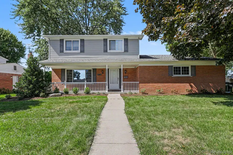 33887 Ashton Drive, Sterling Heights, MI 48312 - #2