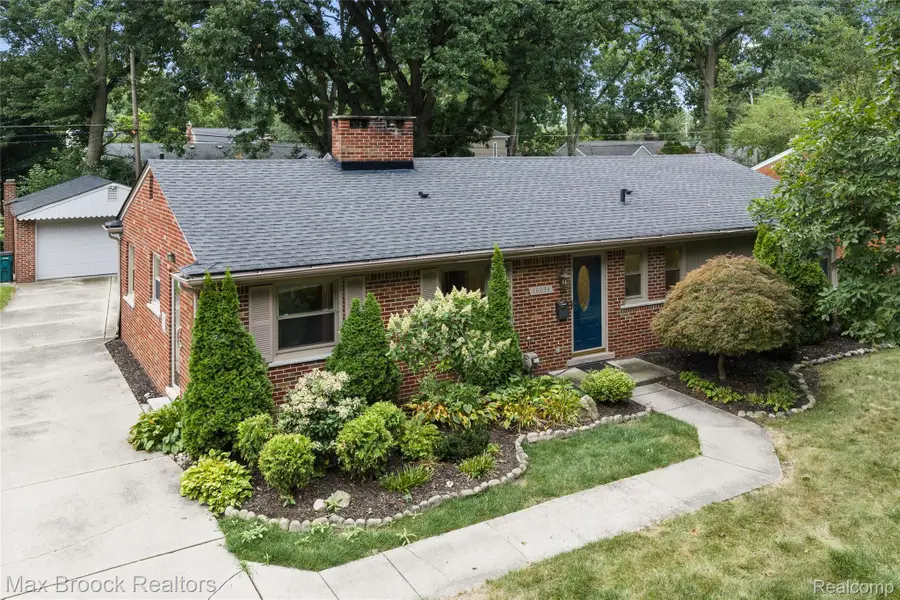 16031 Buckingham Avenue, Beverly Hills, MI 48025 - #2