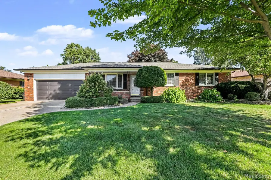 37158 Almont Drive W, Sterling Heights, MI 48310 - #2