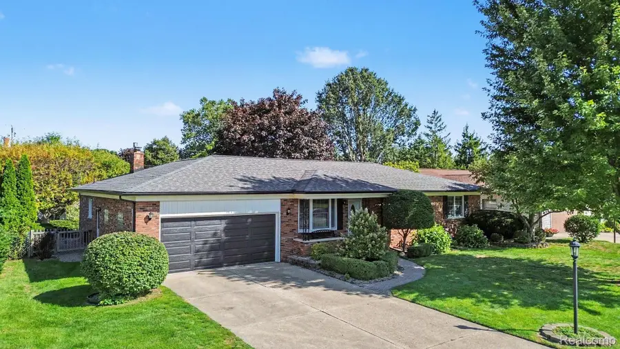 37158 Almont Drive W, Sterling Heights, MI 48310 - #3