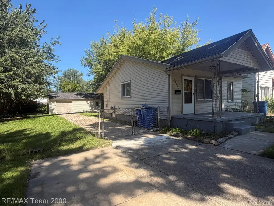 25526 New York Street, Dearborn Heights, MI 48125 - #3