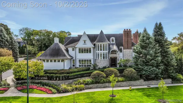 100 Woodland Villa Court, Birmingham, MI 48009