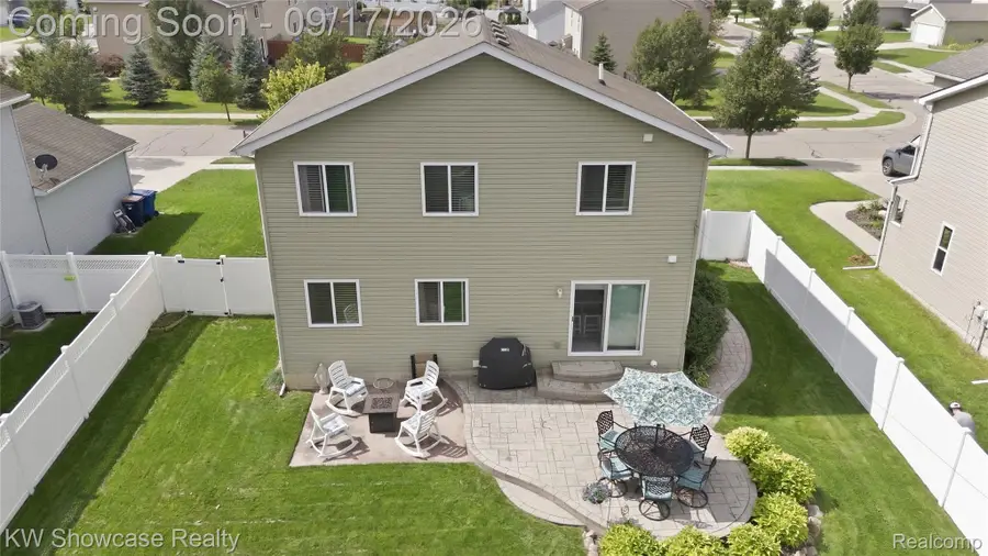 60 Fountain Park Drive, Waterford, MI 48327 - #2